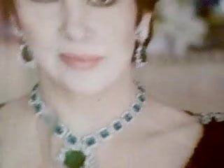 Pear neckless cum tribute to Gina Lollobrigida