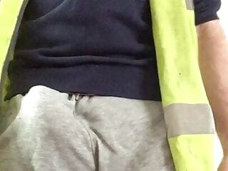 Scally builder&#039;s bulge in grey sweatpants and hi vis