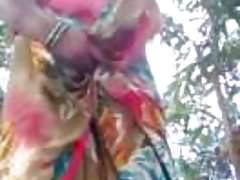 bhojpuri aunty showing boob and shaved pussy outdoor