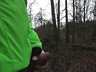 Wichsgeil im Wald