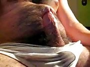 Hairy man cums all over himself
