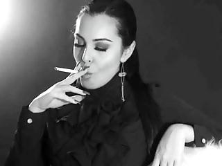 Smoking fetish babe...