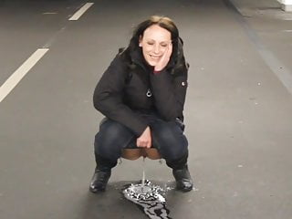 Crazy girl pissing in carpark...