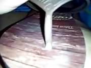 Gozando de chinelo com meia