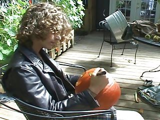 Ritchie Tugs His Pumkin...