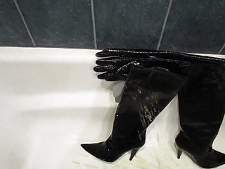 Pissing, Pee, Gloves, Boots Gloves