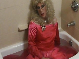 Pretty Prom Gown In The Tub