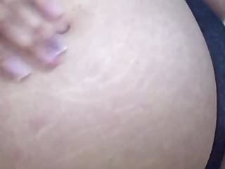 Schwangerer Bauch und Euter