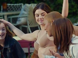 Lucy Hale, Alexandra Shipp, Kathryn Prescott, Awkwafina -Dud