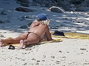 Voyers Naked girl on beach She touch pussy