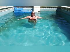 Hot mature bbw at the pool