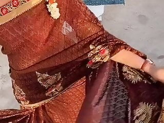 Slutty desi big round ass in saree 