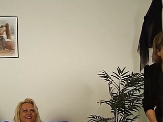 sein traum erfuellt sich und er darf mit drei weibern ficken - Bild 3