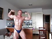 Str8 bodybuilder massive flexing