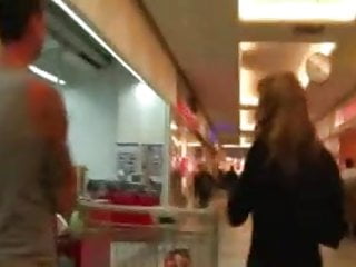 Amateurs having sex in the Mall German - Bild 10