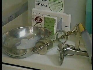 Frauenarzt besorgt es der Patientin auf dem Stuhl anal  - Bild 8