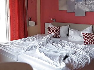 039 Posing Sex video: Selena's posing and sex after barefoot walking