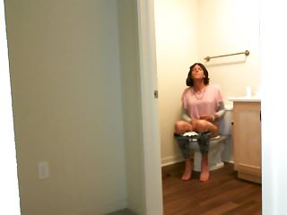 Tranny gurls sit down to pee...