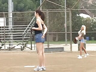 Baseball girls wollen vom Coach gebumst werden  - Bild 2