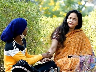 Boy Massags Hot Aunty In park hot video