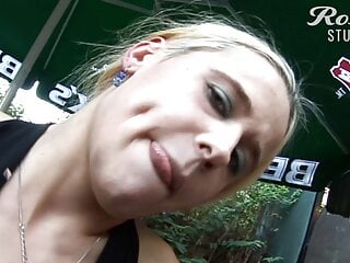 Gangbang auf der Gartenparty - Bild 1