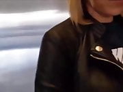 Blondine im Fahrstuhl gefickt