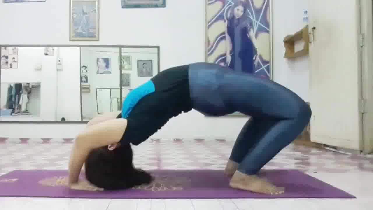 Shemale Yoga Pants - Tight Pants Tease Bareback - Ladyboy Pussy, Big Ass, Shemale ...