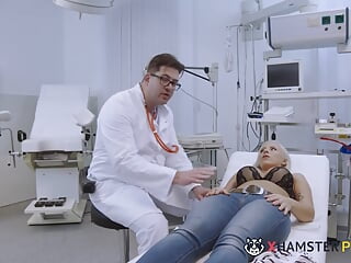 Perverser Klinik Chef fickt Patientin - Bild 4