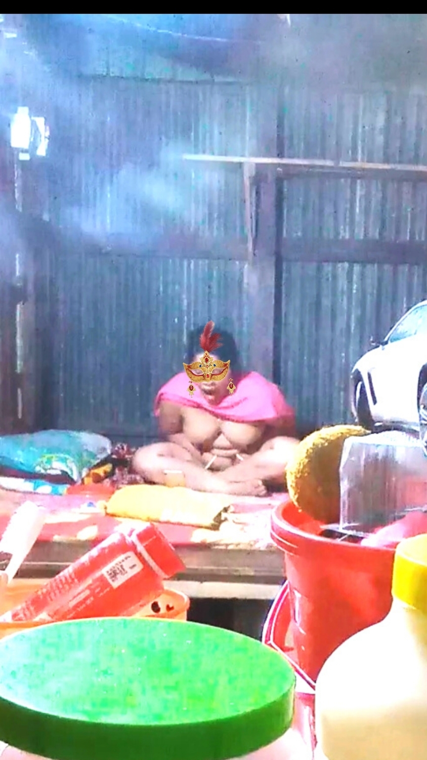 .Desi village aunty show her big boobs and body..