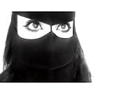 Jeune femme arabe en Hijab avec des yeux sexy 2