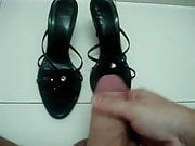 Cum on black sandals