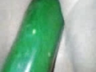 Une courgette pour cette salope...